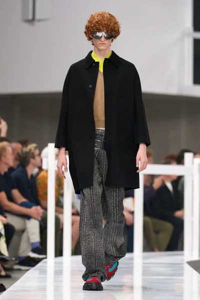 Look 10